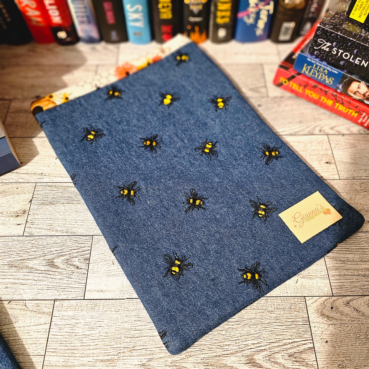 Honey bee booksleeve