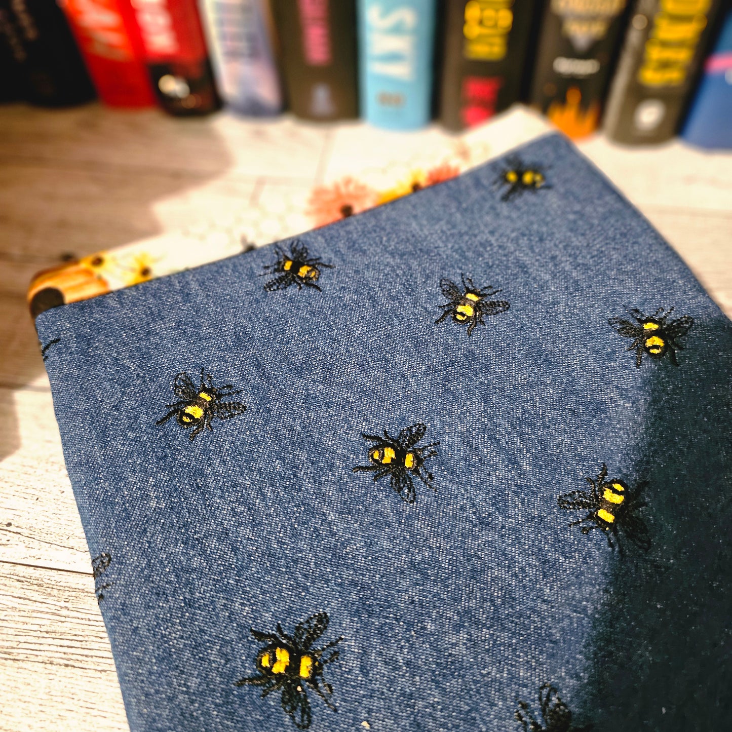 Honey bee booksleeve